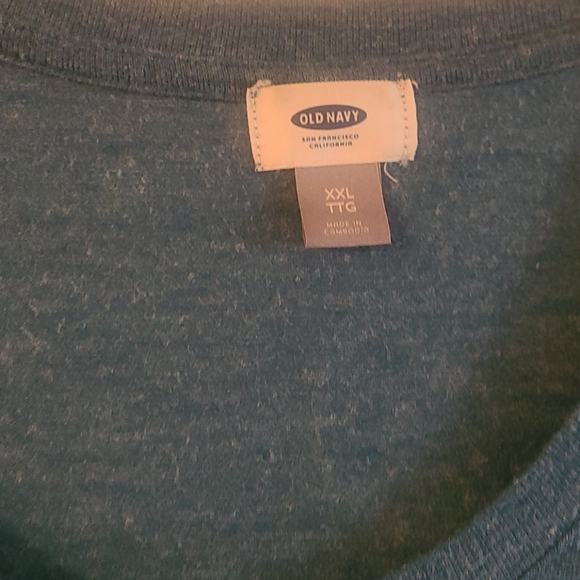 Old navy shirt with layered look - Picture 3 of 3